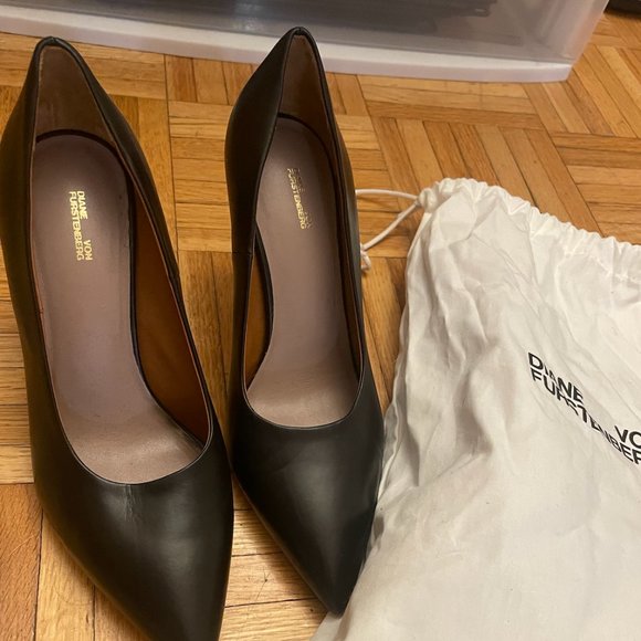 Diane von Furstenberg Pointy Black Pumps (size 36 / fits like US 6) - Picture 1 of 3